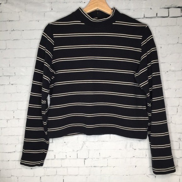 Levi's Tops - Levi’s Black & White Striped Long Sleeve Crop Top